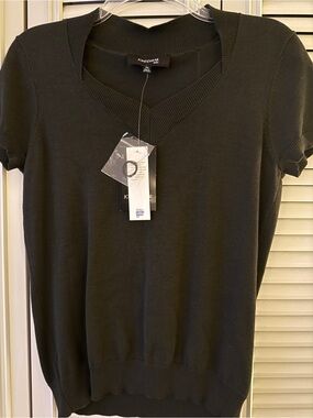 Jones New York Dark Olive V-Neck Short Sleeve Knit Top